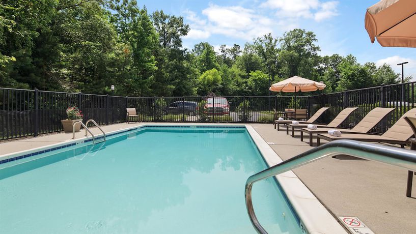 Imagen de la piscina del Hotel Best Western Plus Hopewell Fort Lee. Foto 18