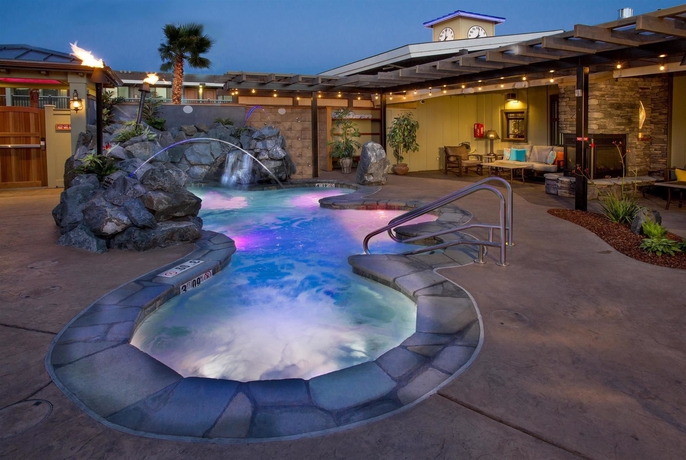 Imagen de la piscina del Hotel Best Western Plus Humboldt Bay. Foto 14