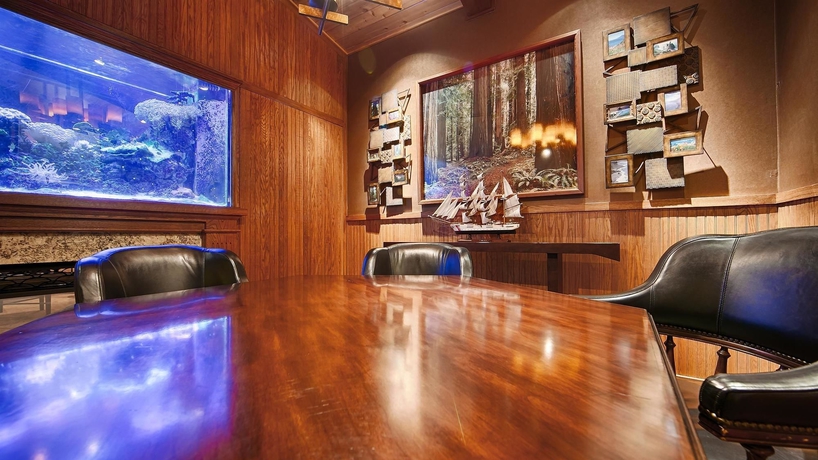 Imagen de los interiores del Hotel Best Western Plus Humboldt Bay. Foto 12