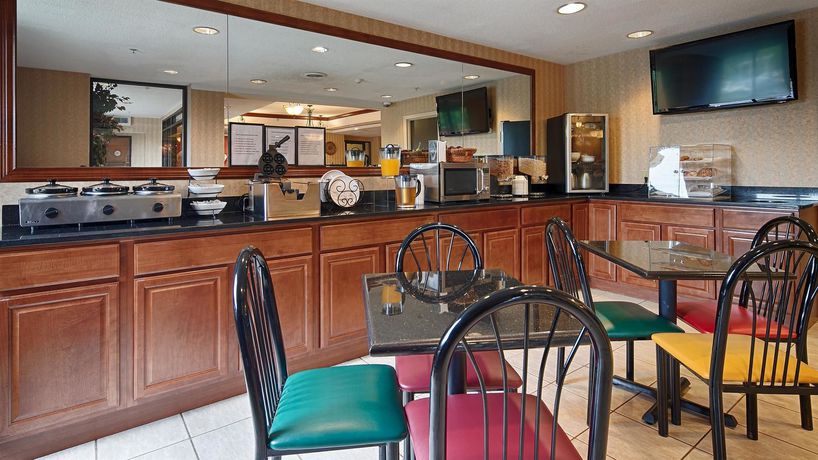 Imagen del bar/restaurante del Hotel Best Western Plus Huntersville Inn and Suites Near Lake Norman. Foto 3