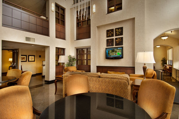 Imagen de la piscina del Hotel Best Western Plus Indianapolis North At Pyramids. Foto 16