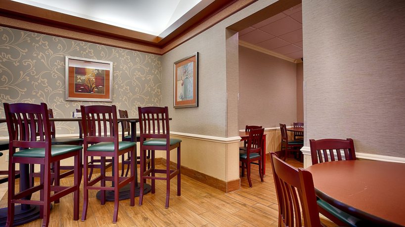 Imagen del bar/restaurante del Hotel Best Western Plus Inn At Valley View. Foto 4