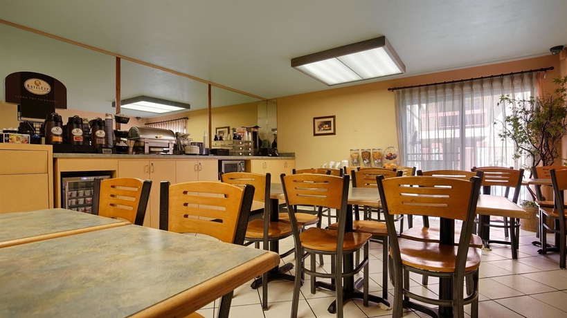 Imagen del bar/restaurante del Hotel Best Western Plus Inn Of Hayward. Foto 2