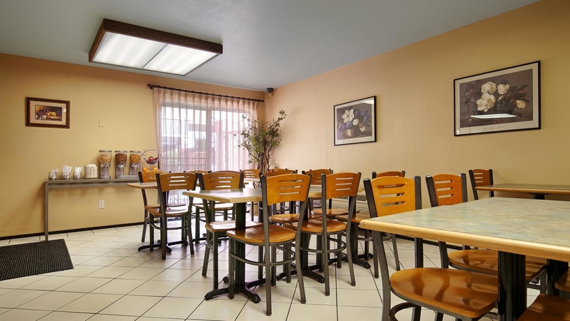 Imagen del bar/restaurante del Hotel Best Western Plus Inn Of Hayward. Foto 3