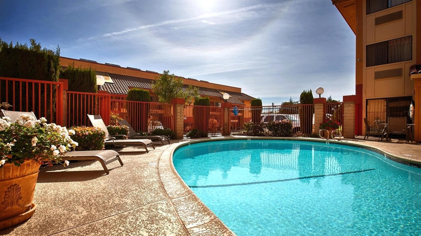 Imagen de la piscina del Hotel Best Western Plus Inn Of Hayward. Foto 13