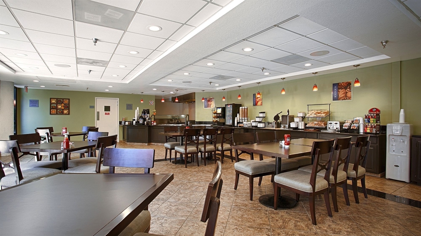 Imagen del bar/restaurante del Hotel Best Western Plus Irvine Spectrum Hotel. Foto 3