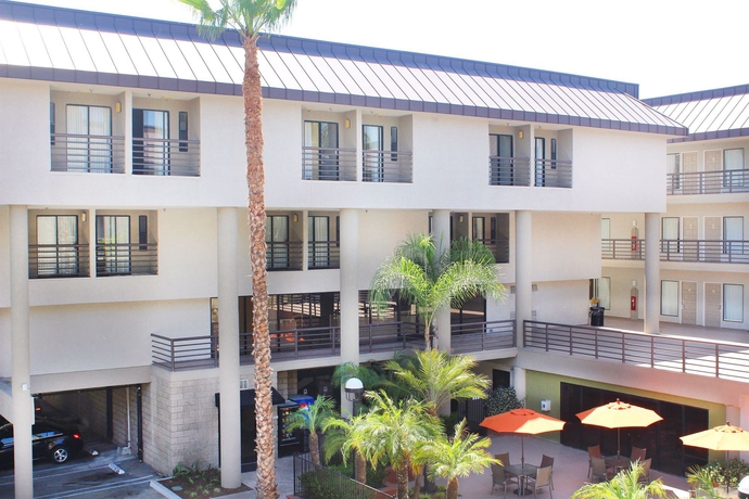Imagen de los exteriores del Hotel Best Western Plus Irvine Spectrum Hotel. Foto 11
