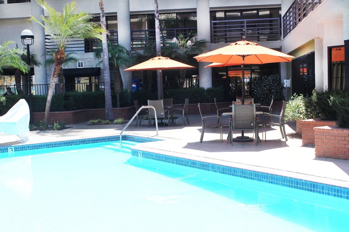 Imagen de la piscina del Hotel Best Western Plus Irvine Spectrum Hotel. Foto 14