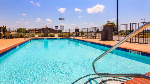 Imagen de la piscina del Hotel Best Western Plus Jonesboro Inn and Suites. Foto 6