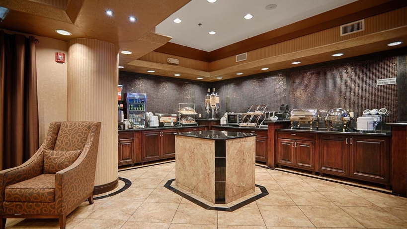 Imagen del bar/restaurante del Hotel Best Western Plus KC Speedway Inn & Suites. Foto 4