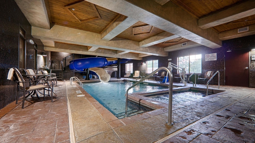 Imagen de la piscina del Hotel Best Western Plus KC Speedway Inn & Suites. Foto 14