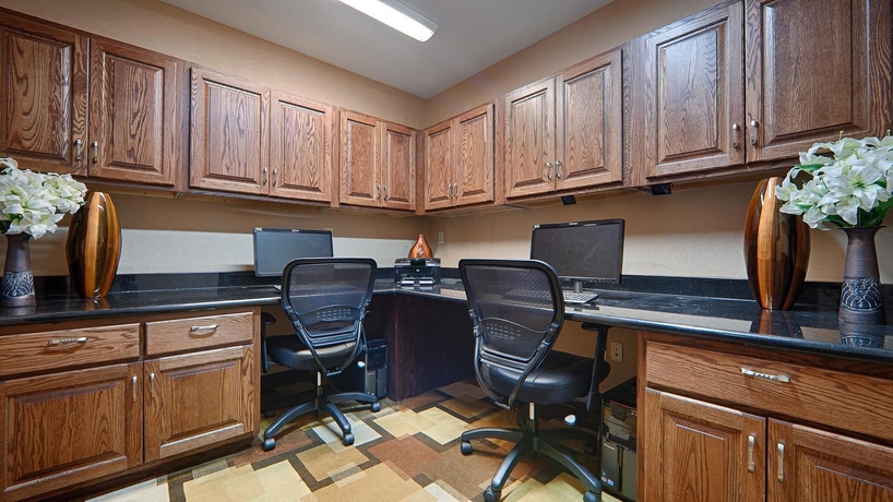 Imagen de los interiores del Hotel Best Western Plus KC Speedway Inn & Suites. Foto 13