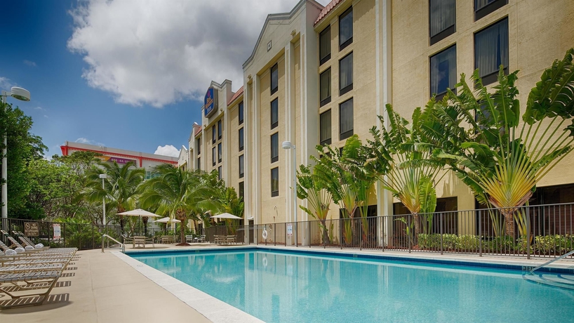 Imagen de la piscina del Hotel Best Western Plus Kendall Hotel and Suites. Foto 16