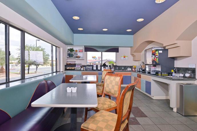 Imagen del bar/restaurante del Hotel Best Western Plus King's Inn and Suites. Foto 2