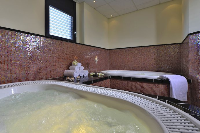 Imagen de la piscina del Hotel Best Western Plus Konrad Zuse Hotel. Foto 20