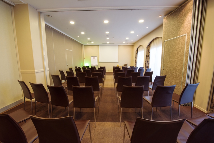 Imagen de los interiores del Hotel Best Western Plus La Marina. Foto 13