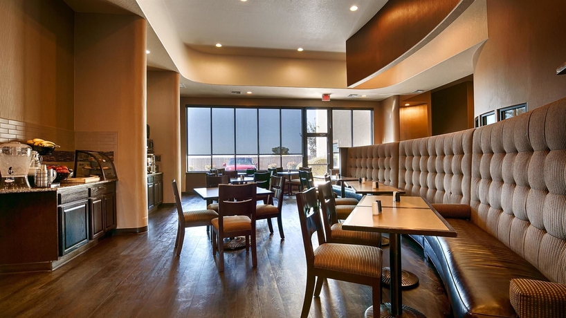 Imagen del bar/restaurante del Hotel Best Western Plus Lackland Hotel and Suites. Foto 2