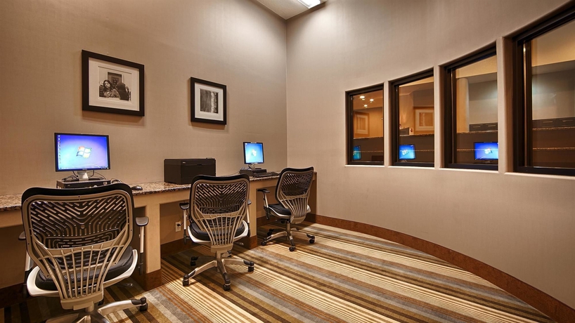 Imagen de los interiores del Hotel Best Western Plus Lackland Hotel and Suites. Foto 9