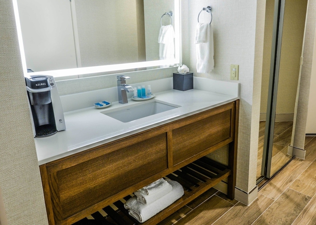 Imagen de la habitación del Hotel Best Western Plus Laguna Brisas Spa Hotel. Foto 7