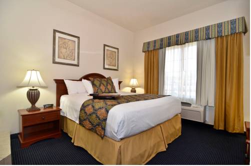 Imagen de la habitación del Hotel Best Western Plus Lake Dallas Inn & Suites. Foto 13