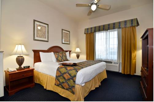 Imagen de la habitación del Hotel Best Western Plus Lake Dallas Inn & Suites. Foto 14