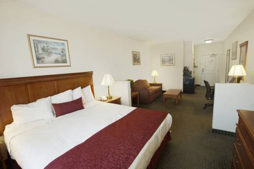 Imagen de la habitación del Hotel Best Western Plus Lake Elsinore Inn and Suites. Foto 11