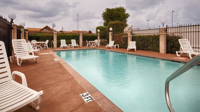 Imagen de la piscina del Hotel Best Western Plus Lake Worth Inn and Suites. Foto 14