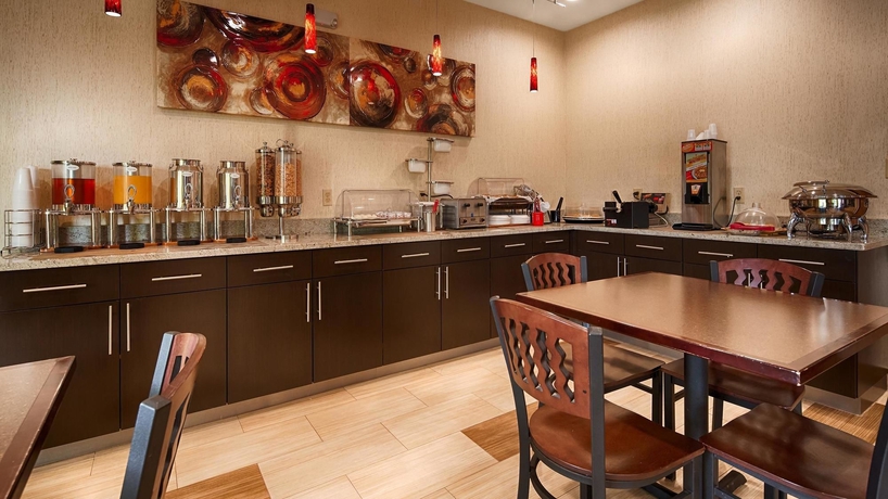 Imagen del bar/restaurante del Hotel Best Western Plus Lake Worth Inn and Suites. Foto 3