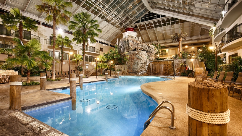Imagen de la piscina del Hotel Best Western Plus Lamplighter Inn and Conference Centre. Foto 11