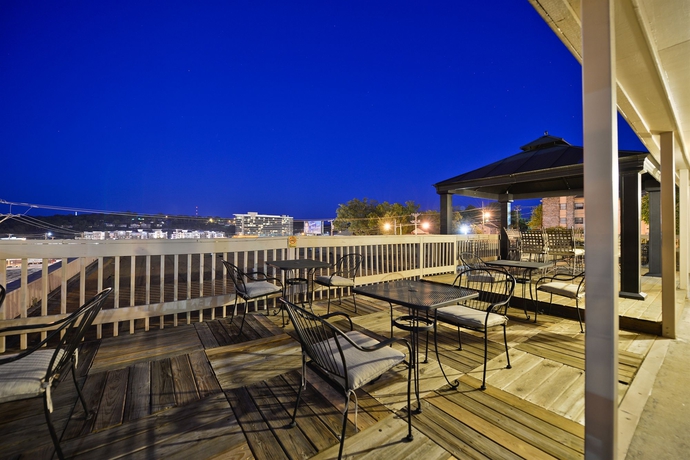 Imagen de los exteriores del Hotel Best Western Plus Landing View Inn & Suites. Foto 11