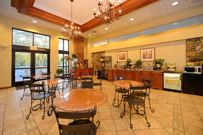 Imagen del bar/restaurante del Hotel Best Western Plus Landing View Inn & Suites. Foto 7