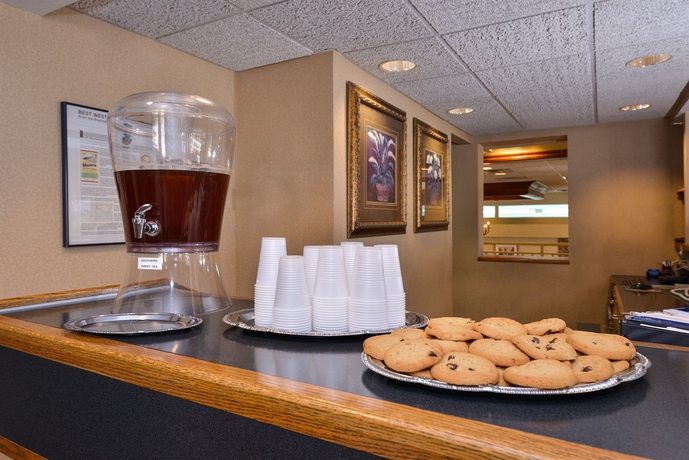 Imagen de los interiores del Hotel Best Western Plus Landing View Inn & Suites. Foto 16
