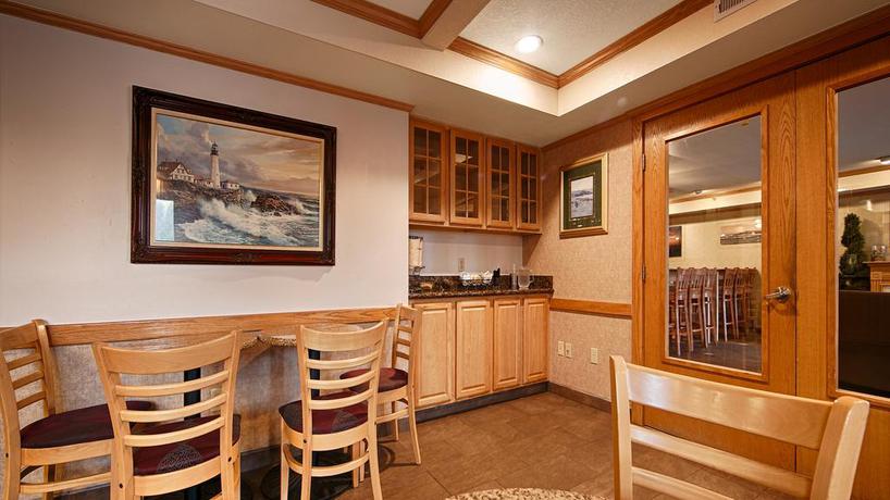 Imagen del bar/restaurante del Hotel Best Western Plus Landmark Inn, Lincoln City. Foto 2