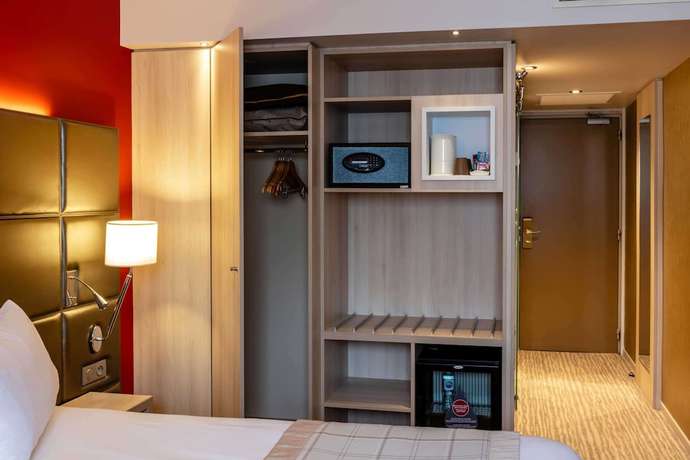 Imagen de la habitación del Hotel Best Western Plus Le Lavarin. Foto 3