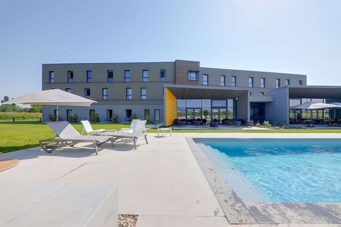 Imagen de la piscina del Hotel Best Western Plus Les Humanistes. Foto 19