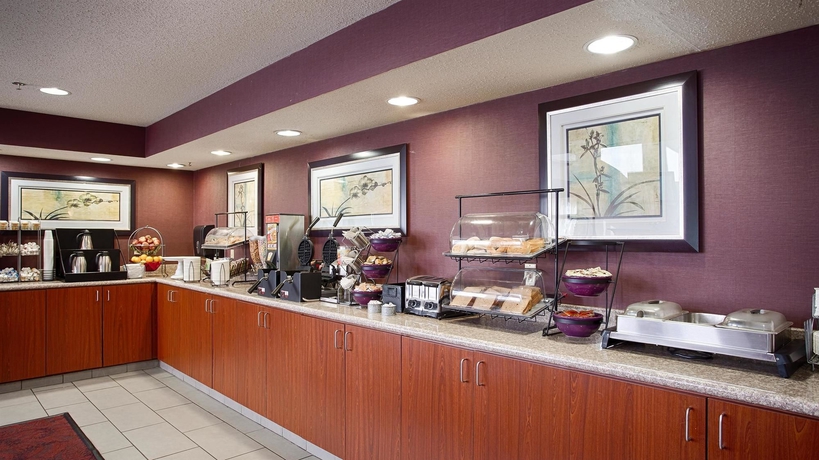 Imagen del bar/restaurante del Hotel Best Western Plus Liverpool-syracuse Inn And Suites. Foto 3