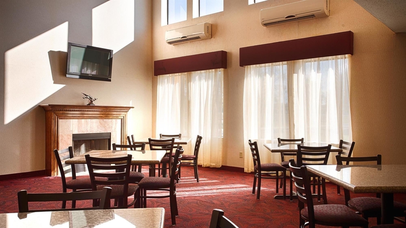 Imagen del bar/restaurante del Hotel Best Western Plus Liverpool-syracuse Inn And Suites. Foto 4