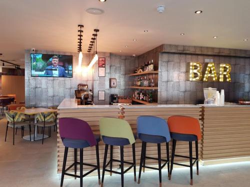 Imagen del bar/restaurante del Hotel Best Western Plus London Wembley. Foto 3