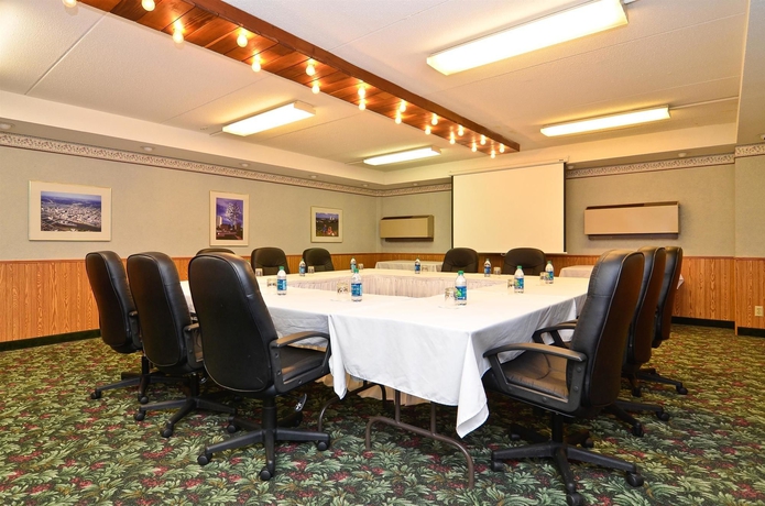 Imagen de los interiores del Hotel Best Western Plus Longbranch and Convention Center. Foto 12