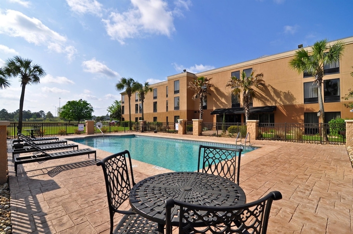 Imagen de la piscina del Hotel Best Western Plus Madison Inn. Foto 18