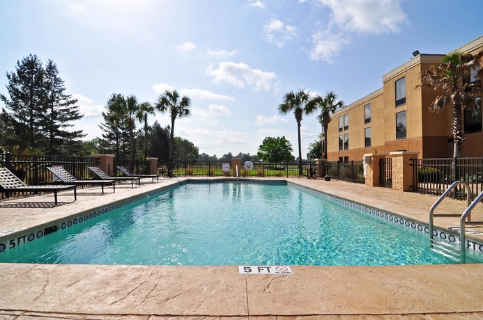 Imagen de la piscina del Hotel Best Western Plus Madison Inn. Foto 19