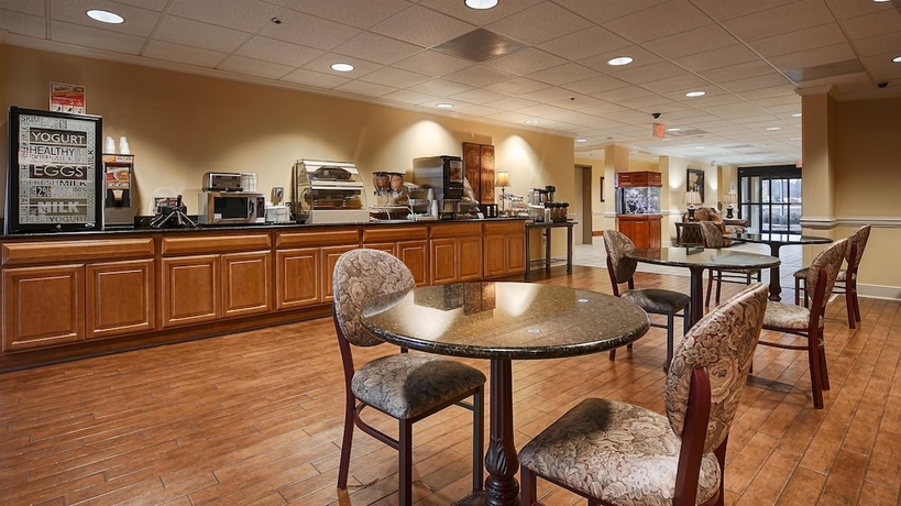 Imagen del bar/restaurante del Hotel Best Western Plus Madison Inn. Foto 2