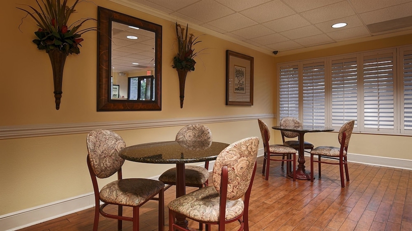Imagen del bar/restaurante del Hotel Best Western Plus Madison Inn. Foto 3