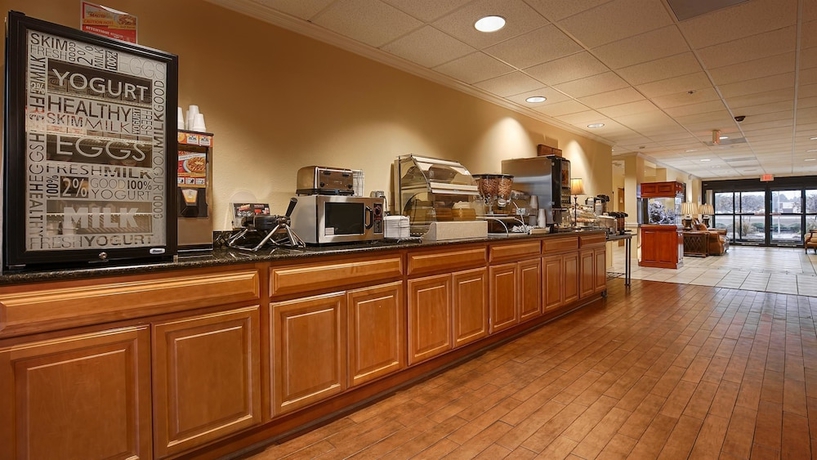 Imagen del bar/restaurante del Hotel Best Western Plus Madison Inn. Foto 4