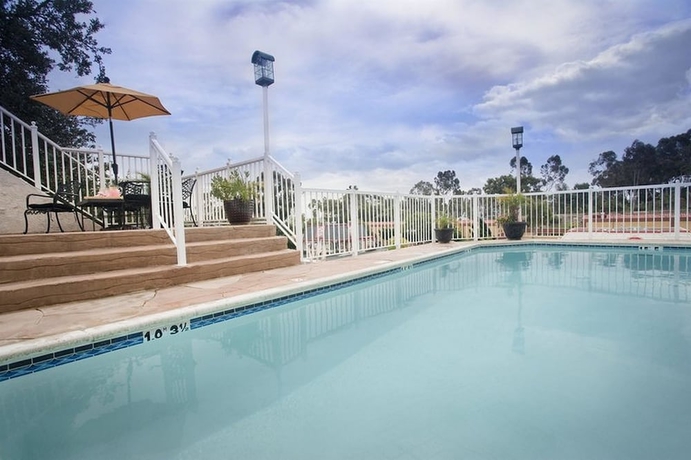 Imagen de la piscina del Hotel Best Western Plus Marina Shores. Foto 17