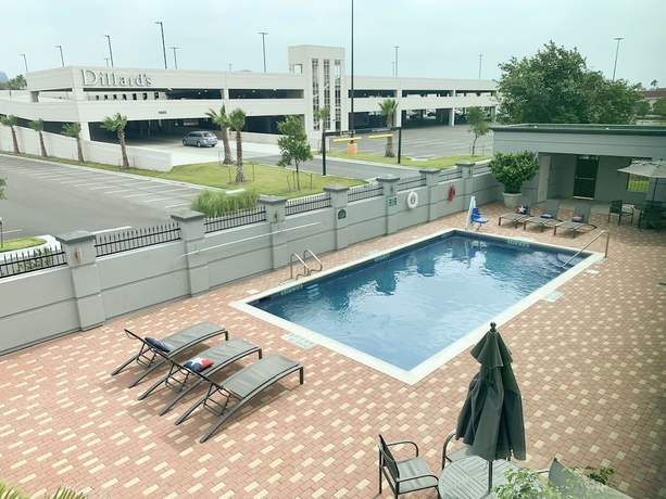 Imagen de la piscina del Hotel Best Western Plus McAllen Airport Hotel. Foto 19