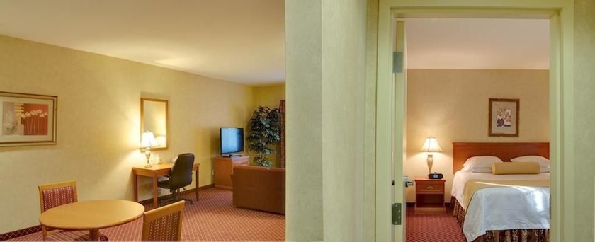 Imagen de la habitación del Hotel Best Western Plus Media Center Inn and Suites. Foto 5