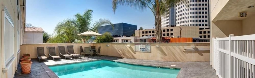 Imagen de la piscina del Hotel Best Western Plus Media Center Inn and Suites. Foto 14