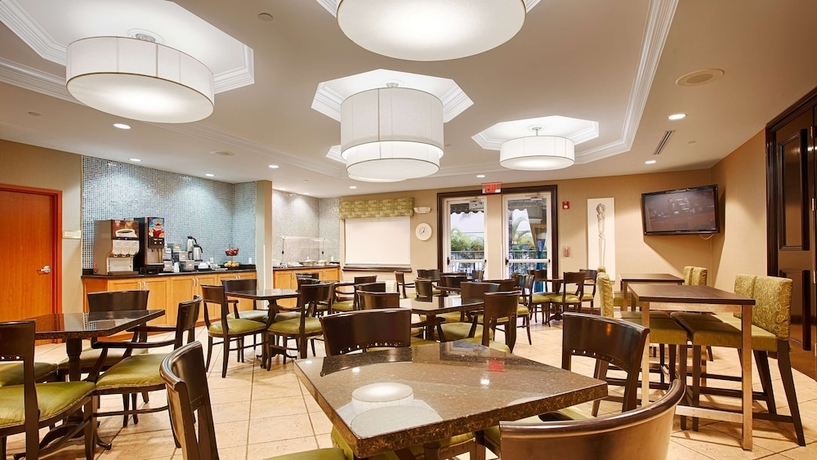 Imagen del bar/restaurante del Hotel Best Western Plus Miami-Doral/Dolphin Mall. Foto 2