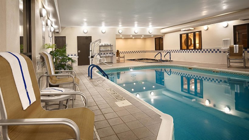Imagen de la piscina del Hotel Best Western Plus Mishawaka Inn. Foto 17